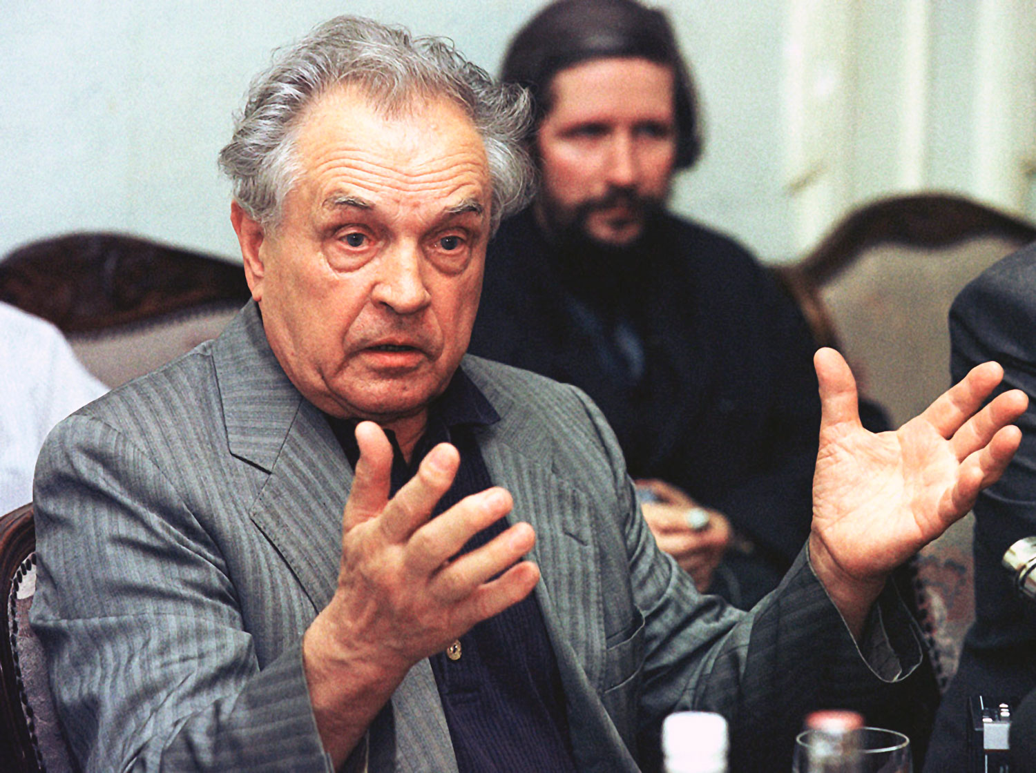 Александр Зиновьев на пресс-конференции в ЦДЖ. Москва, 1 июля 1999 года
