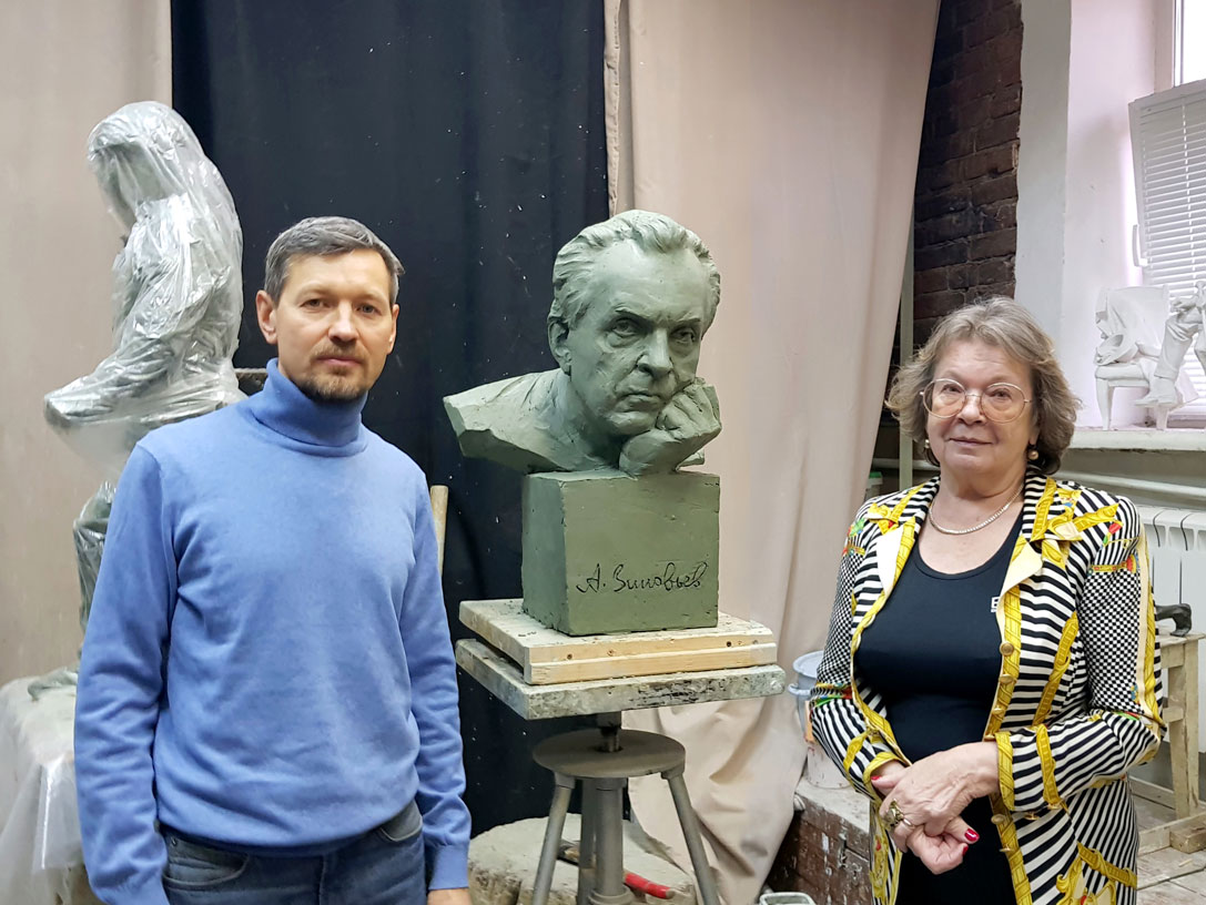 Российский скульптор Владимир Курочкин создал новый образ Александра Зиновьева